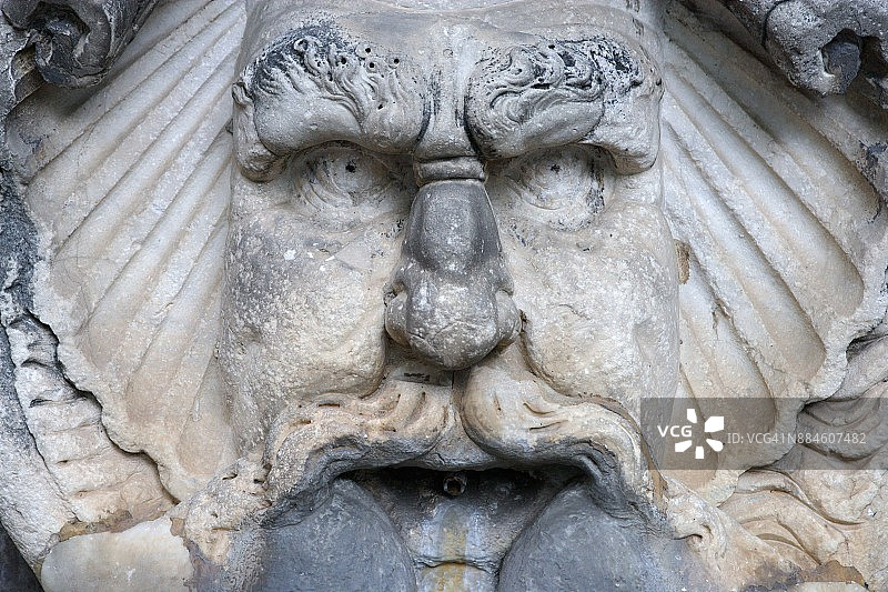 阿文提诺山罗马喷泉的人物雕塑（意大利拉齐奥）图片素材