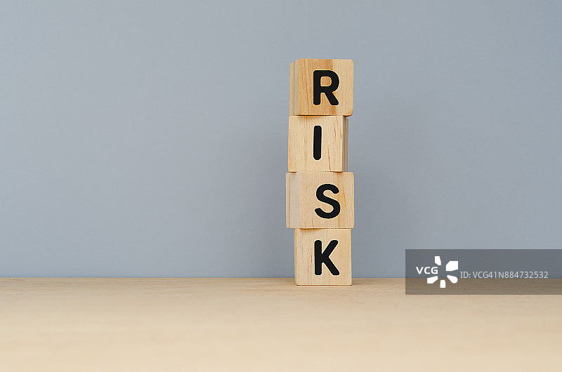 木块上的“风险”字样图片素材