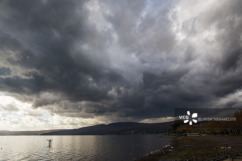 湖上的云彩图片素材