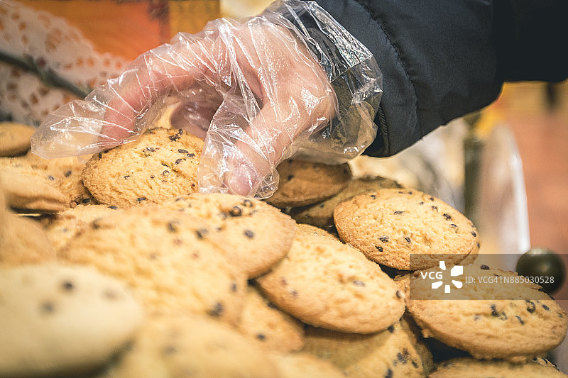 参观法国上萨瓦省糖果店图片素材