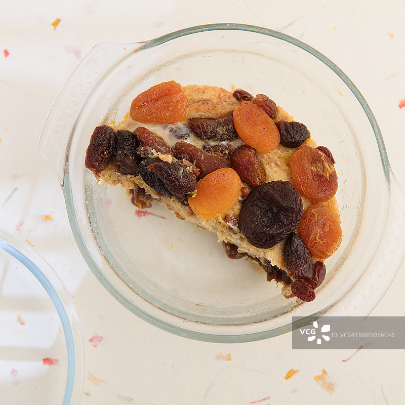 杏仁葡萄干面包布丁图片素材