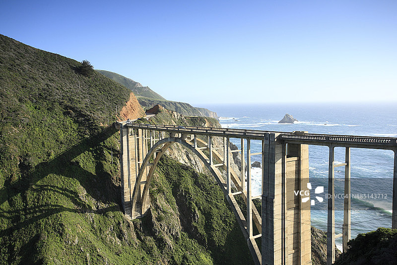 加利福尼亚州1号公路上的比克斯比溪大桥图片素材