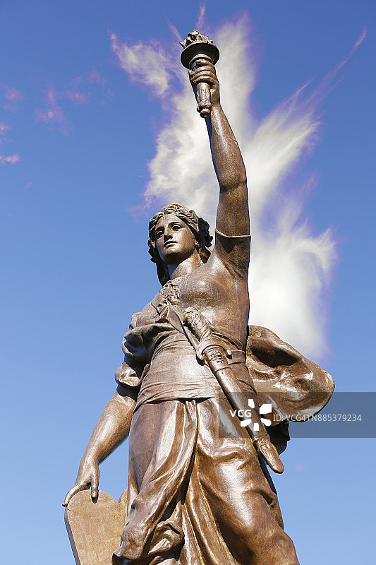 法国：手持火炬的共和国雕像图片素材