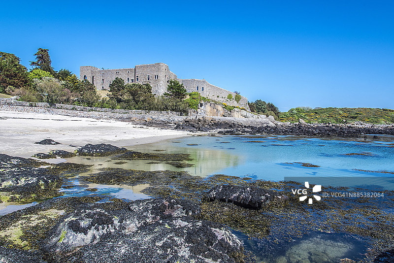 法国诺曼底芒什省肖赛群岛：雷诺汽车公司家族的古老城堡图片素材