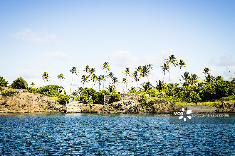 眺望小内维斯岛，圣文森特和格林纳丁斯，西印度群岛图片素材