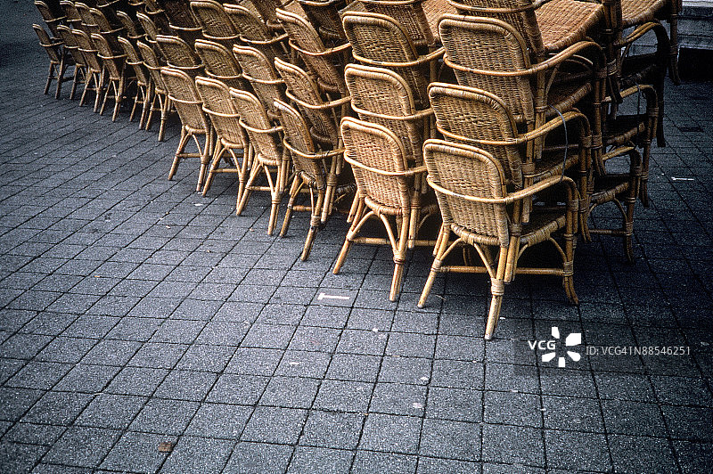 堆叠的椅子图片素材