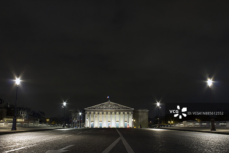 法国巴黎：协和桥与波旁宫（国民议会）图片素材