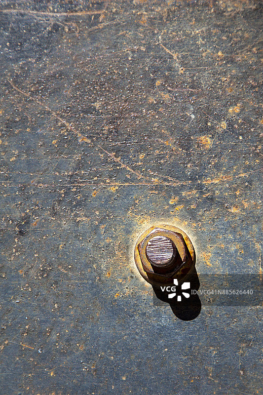 金属板上的螺栓图片素材