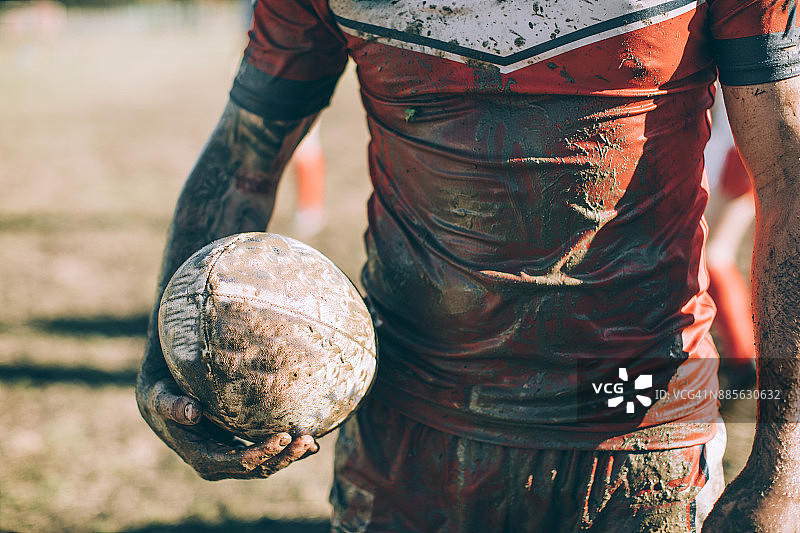 脏橄榄球运动员图片素材