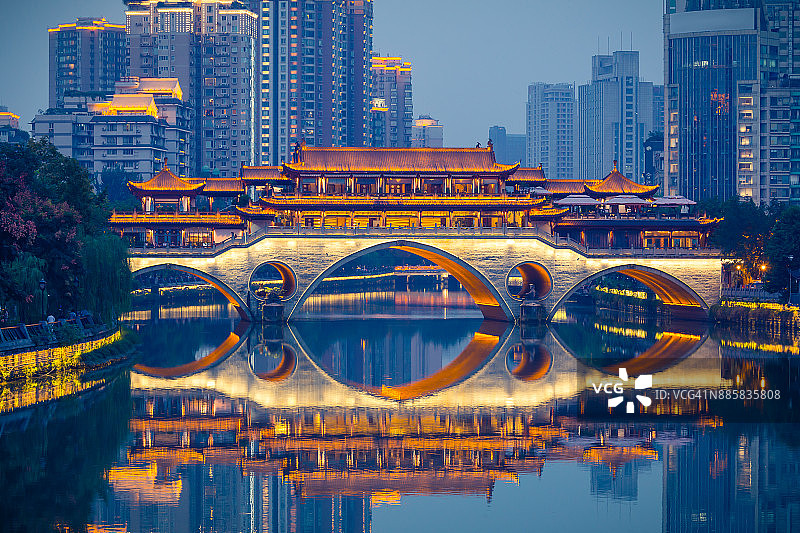 中国四川成都安顺桥夜景图片素材