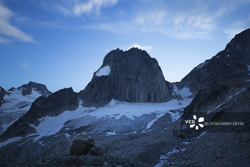 加拿大不列颠哥伦比亚省布加布公园黄昏时的雪斑峰图片素材