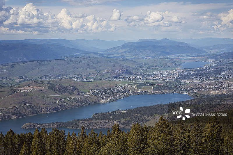 加拿大不列颠哥伦比亚省北奥卡诺根山谷壮丽景色，包括科德斯特里姆、弗农、卡拉马尔卡湖和斯旺湖图片素材