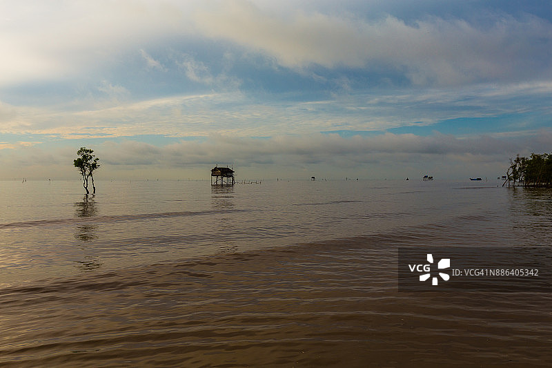 越南前江省鹅贡市滩清海滩晨景图片素材