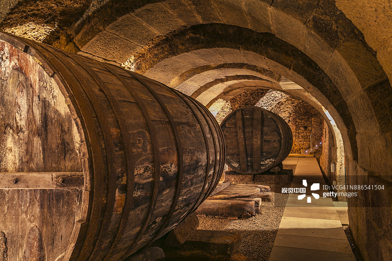 里奥哈阿拉韦萨的岩洞或家庭酒窖图片素材