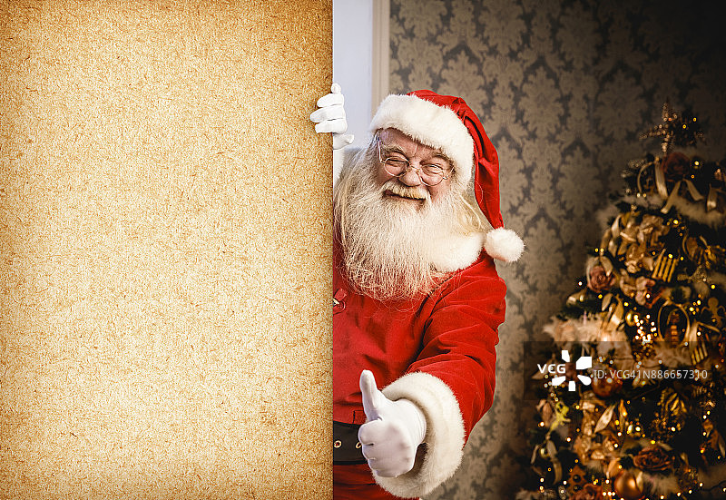 圣诞老人在空白banner上指点图片素材