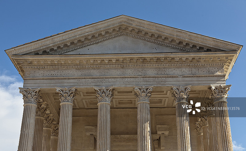 尼姆卡雷神庙立面细节，法国朗格多克-鲁西永图片素材