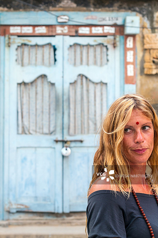 在Diu镇的女人图片素材