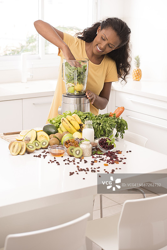 女人健康饮食的早晨图片素材