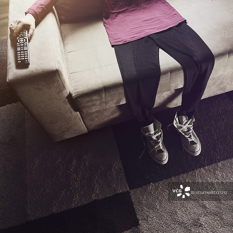 被电视吸引图片素材