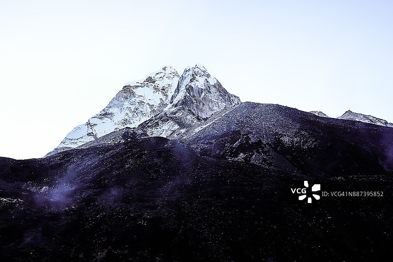 喜马拉雅山脉阿玛达布拉姆峰日落美景，尼泊尔图片素材