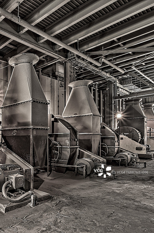 工业厂房内的机械图片素材