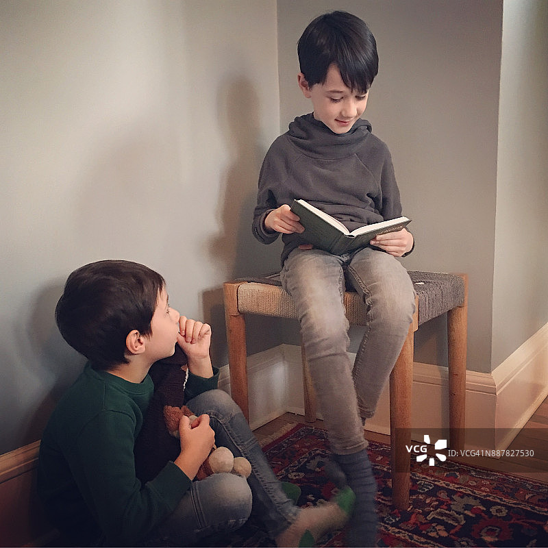 阅读角2图片素材