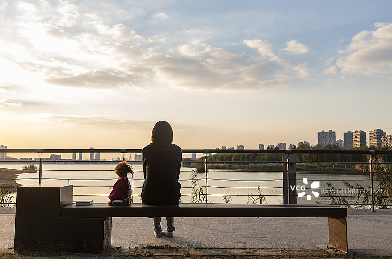 日落时分戏剧性的天空图片素材