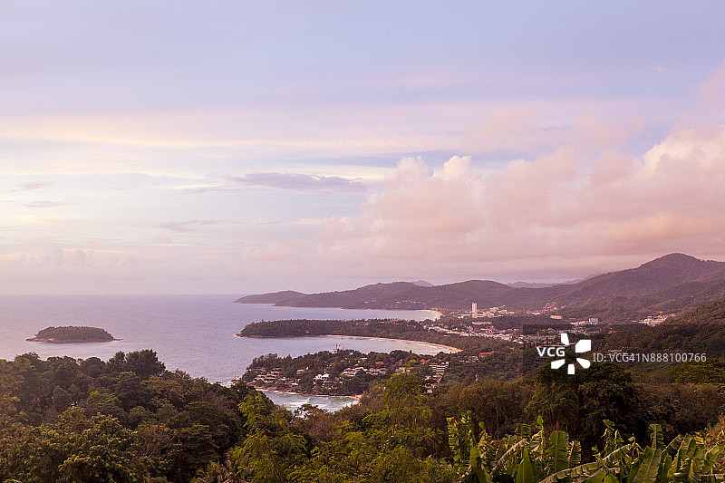 普吉岛卡塔观景点日落美景图片素材