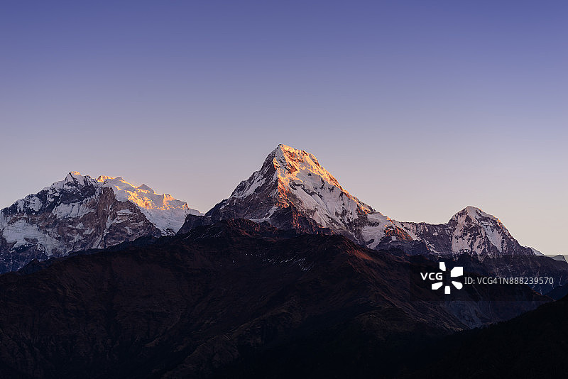 从布恩山顶观看安娜普尔纳南峰图片素材