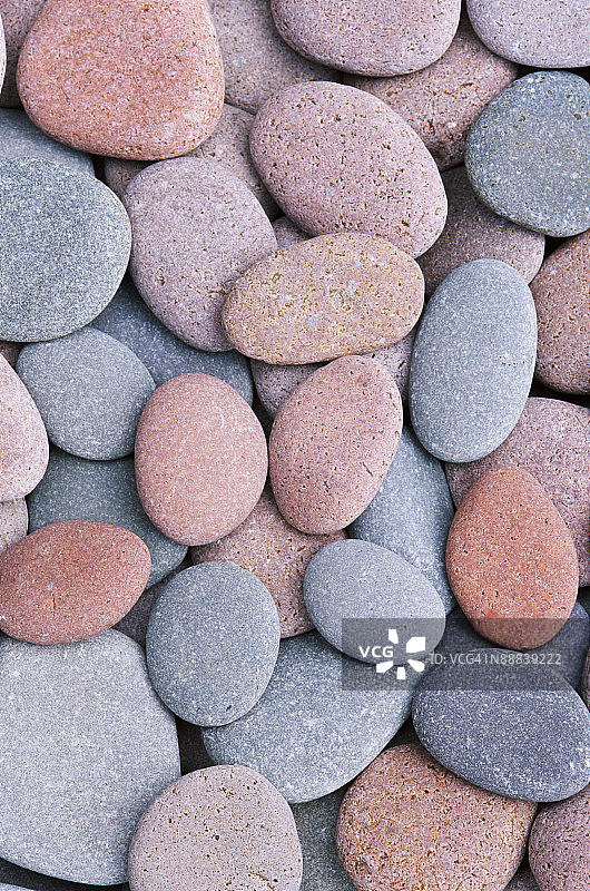 玄武岩和流纹岩水蚀海滩石图片素材