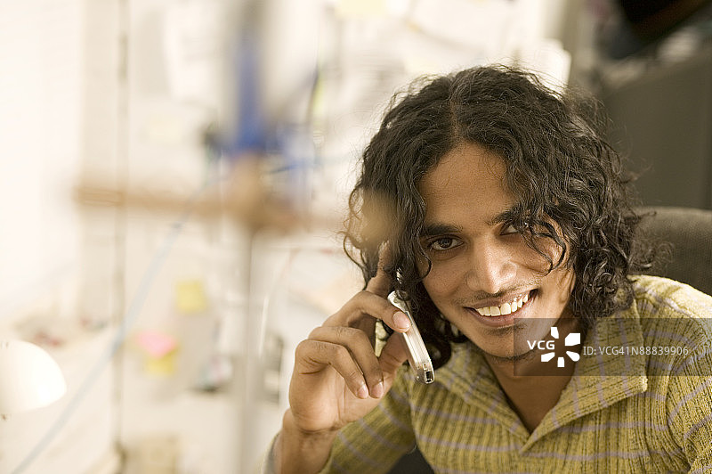 使用手机的商人图片素材