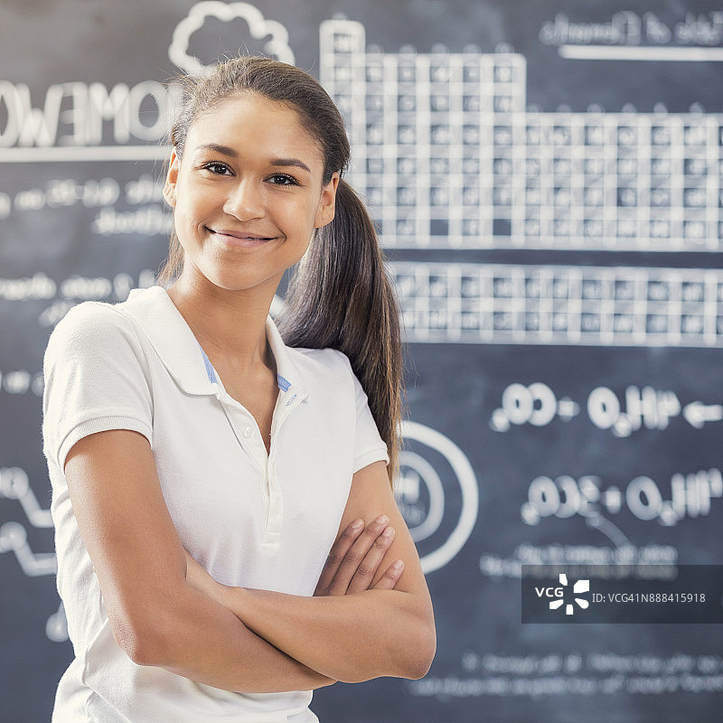 自信的高中生肖像图片素材