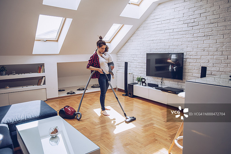 单亲妈妈在家工作图片素材