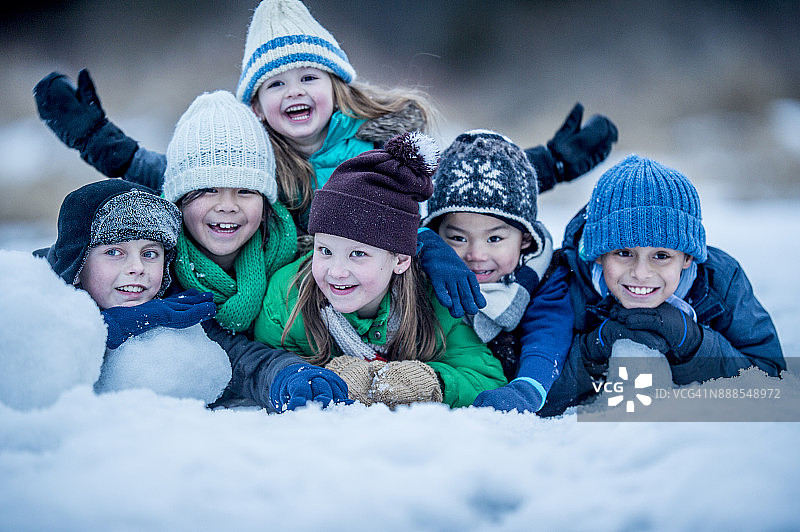 冬季儿童群像图片素材