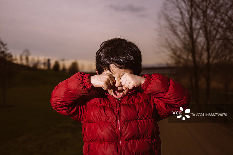 童年苦恼图片素材