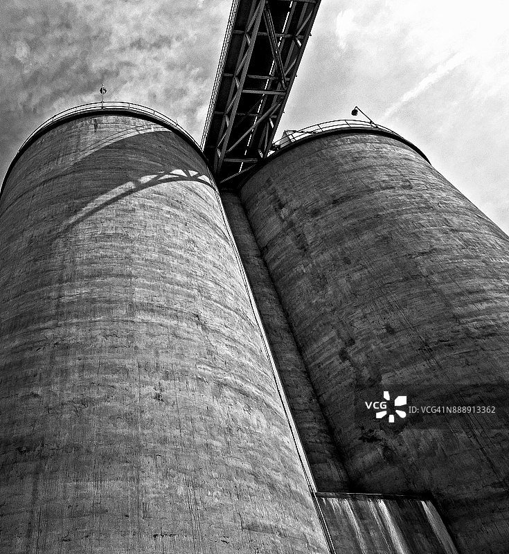 天空下的工业厂房图片素材