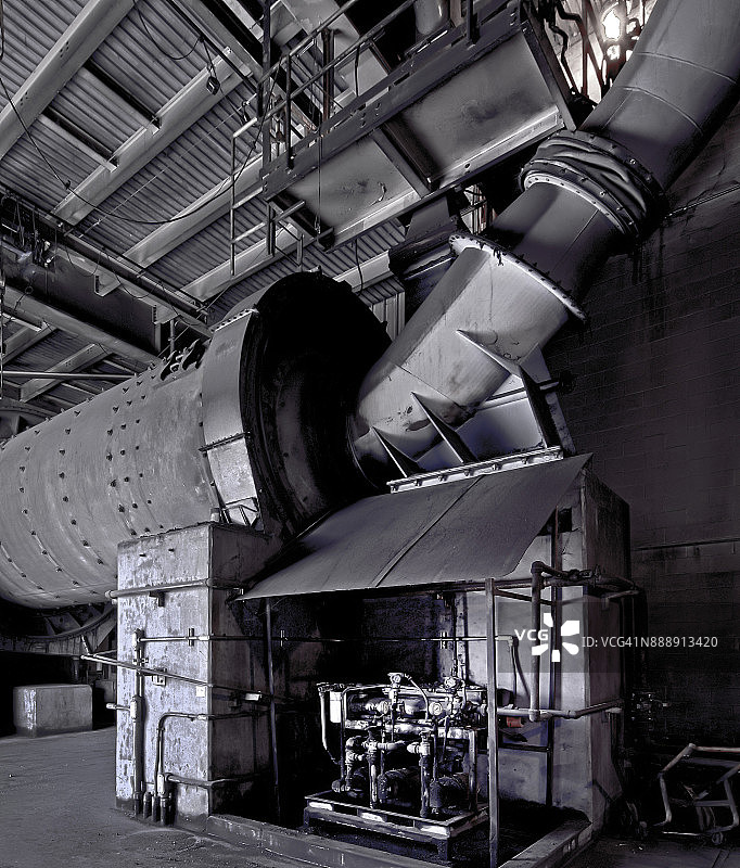 工业厂房内的机械设备（已调色）图片素材