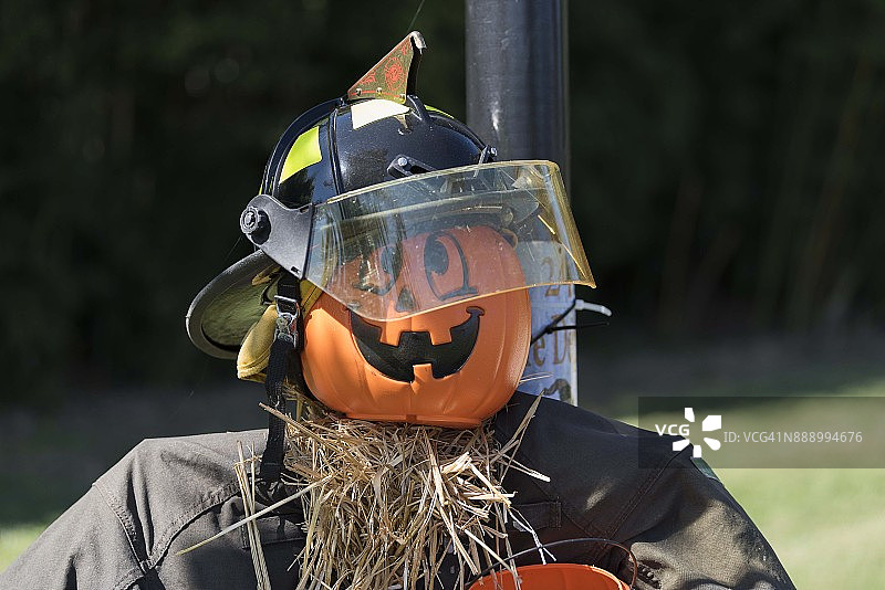 消防员稻草人图片素材