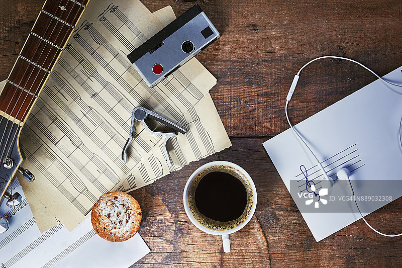 木桌上的生活方式创意图片素材