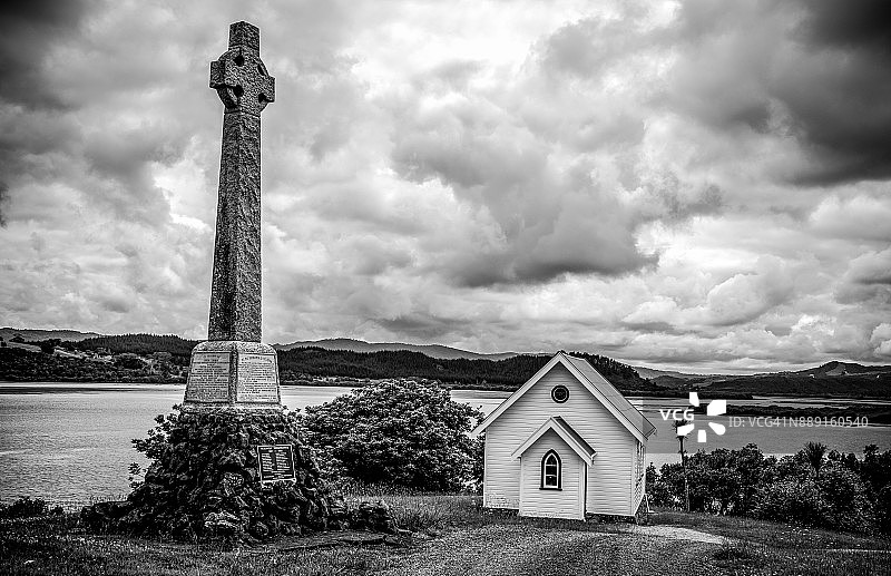 芒贡古的凯尔特十字架和教堂图片素材