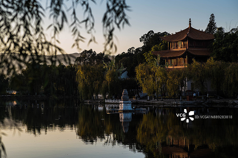 大观楼公园的黄昏景色图片素材