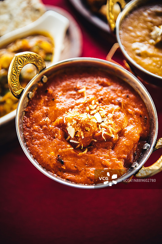 卡拉希盛盘黄油鸡肉咖喱，北印度美食图片素材