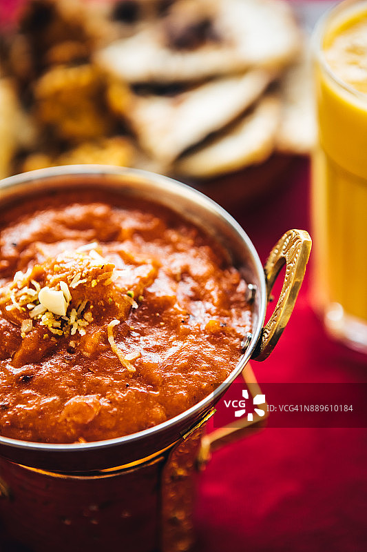 卡拉希盛盘黄油鸡肉咖喱，北印度美食图片素材