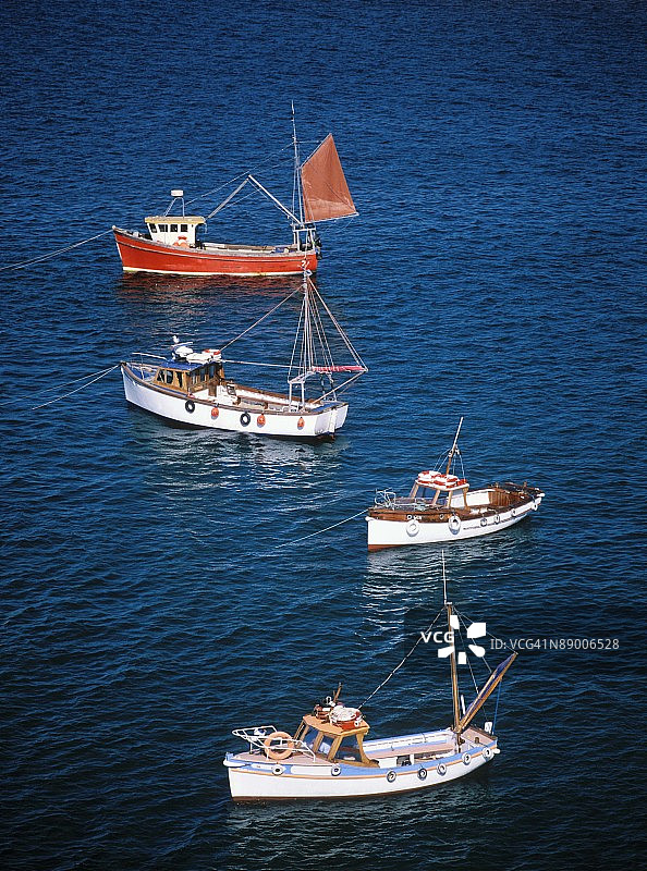 英国康沃尔郡纽基的渔船图片素材