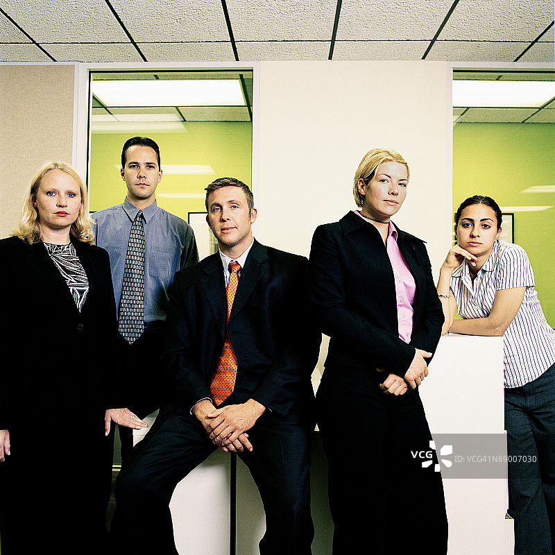 办公室里的同事们图片素材