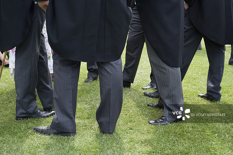 站立的男人们图片素材