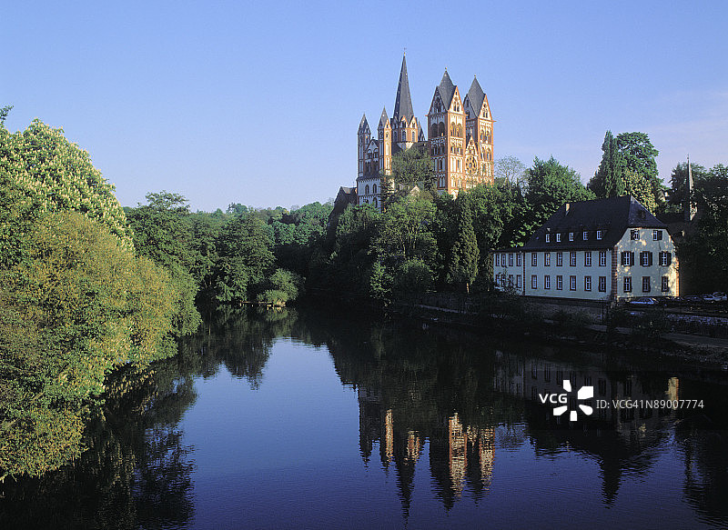 德国河畔大教堂图片素材