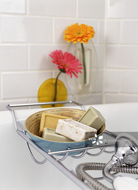 肥皂和非洲菊图片素材