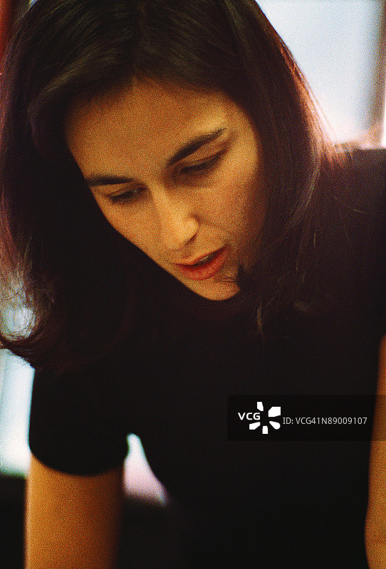 严肃的女人图片素材