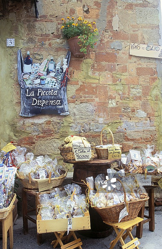 意大利托斯卡纳博尔盖里熟食店商品展示图片素材